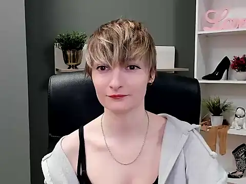 hottieBlair online show from September 25, 6:23 am