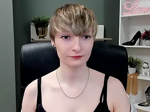 hottieBlair online show from September 26, 6:33 am