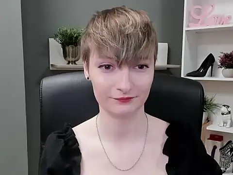 hottieBlair online show from October 29, 7:23 am