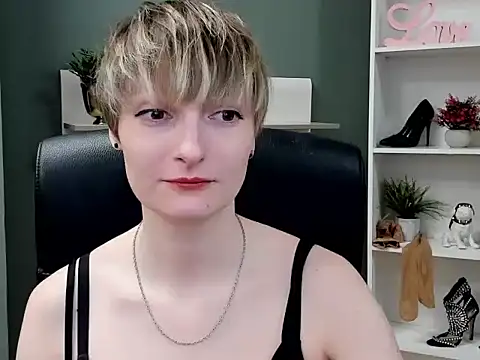 hottieBlair online show from September 16, 6:21 am
