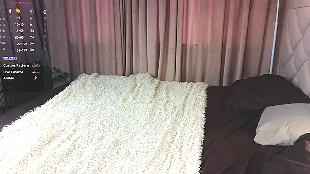 Snapshot of NormaCusson chatting on September 13, 10:45 am NormaCusson online show from September 13, 10:45 am