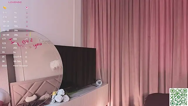 Snapshot of NormaCusson chatting on October 25, 8:22 am NormaCusson online show from October 25, 8:22 am