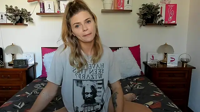 Snapshot of HaleyReedme chatting on September 16, 8:11 am HaleyReedme online show from September 16, 8:11 am