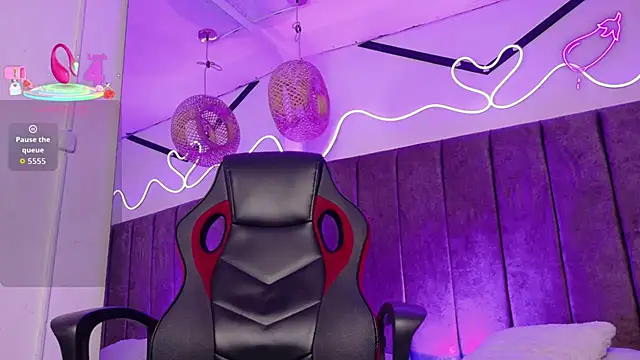 Snapshot of natasha__black chatting on October 15, 8:11 pm natasha  black online show from October 15, 8:11 pm