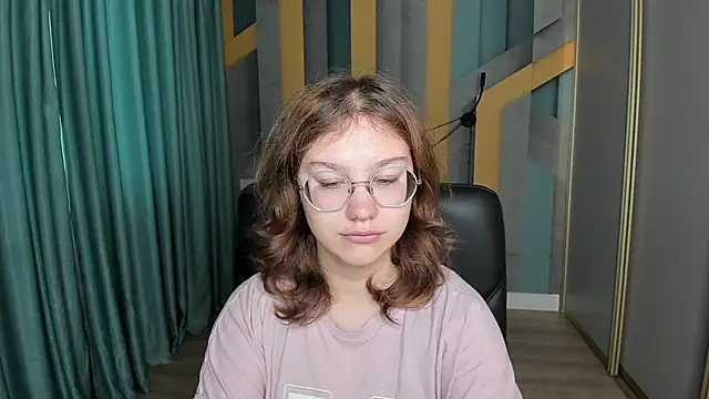 AngelinaLow online show from November 8, 6:18 am