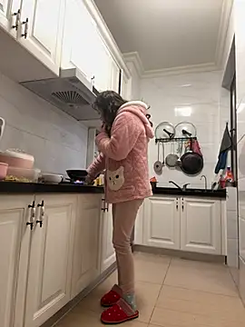 aa520uv online show from March 6, 10:10 am