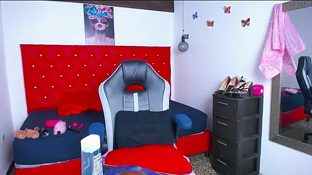 Snapshot of kriss_sweetboobs10 chatting on October 28, 12:55 pm kriss sweetboobs10 online show from October 28, 12:55 pm