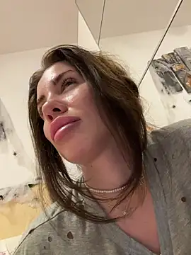 Snapshot of CelineReys chatting on October 25, 9:06 am CelineReys online show from October 25, 9:06 am