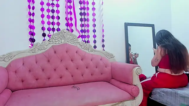 Mia Collivens online show from October 27, 12:01 pm