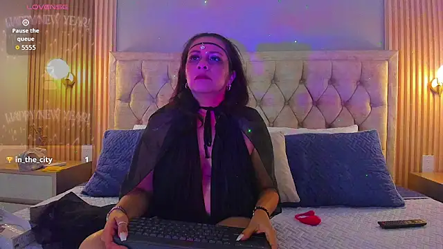 Snapshot of Hera_goddesss chatting on October 31, 8:13 pm Hera goddesss online show from October 31, 8:13 pm