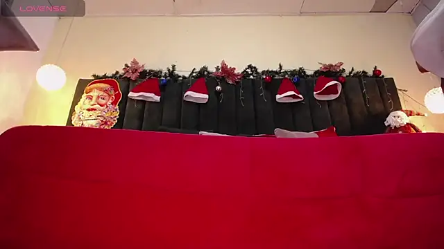 ailyn maury online show from December 16, 1:22 am