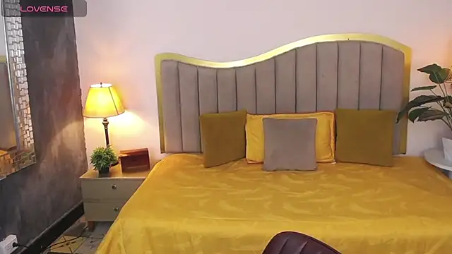 Snapshot of ailyn_maury chatting on October 20, 1:14 pm ailyn maury online show from October 20, 1:14 pm