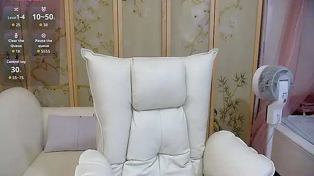 Snapshot of Xiaoxuan-baby chatting on October 13, 2:42 pm Xiaoxuan-baby online show from October 13, 2:42 pm