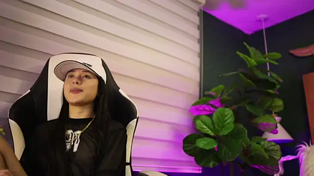 Snapshot of Danaa_Rouse chatting on October 31, 9:19 pm Danaa Rouse online show from October 31, 9:19 pm