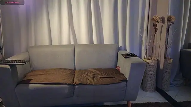 YuliethPetite online show from March 3, 12:00 pm