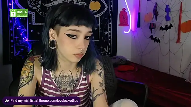 lovelockedlips online show from November 4, 1:32 am