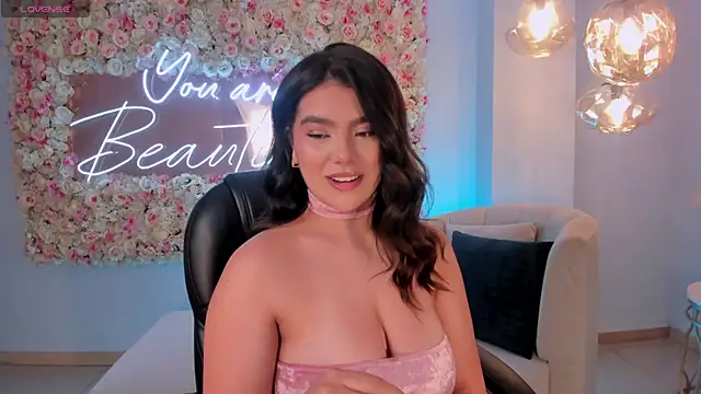 Snapshot of CandaseRussell chatting on October 25, 8:48 pm CandaseRussell online show from October 25, 8:48 pm