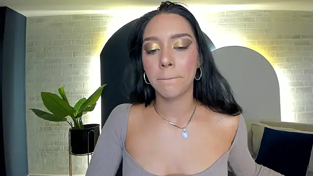 AmaliaCrus online show from April 10, 8:15 pm