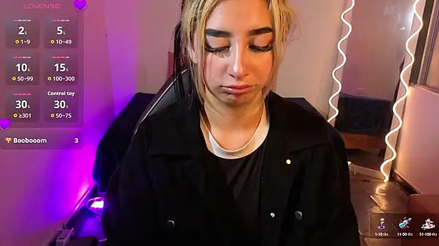 Snapshot of Malory_tay1 chatting on October 14, 7:27 pm Malory tay1 online show from October 14, 7:27 pm