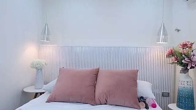 Snapshot of katia_moregb chatting on September 20, 8:51 pm katia moregb online show from September 20, 8:51 pm