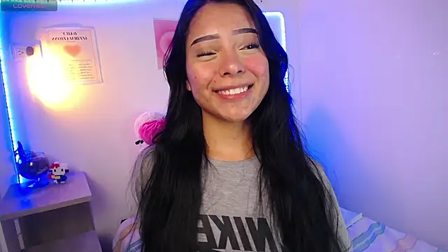 Snapshot of Emilybutterfly1 chatting on October 10, 9:20 pm Emilybutterfly1 online show from October 10, 9:20 pm