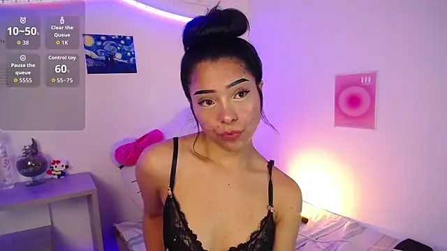 Snapshot of Emilybutterfly1 chatting on September 28, 8:41 am Emilybutterfly1 online show from September 28, 8:41 am