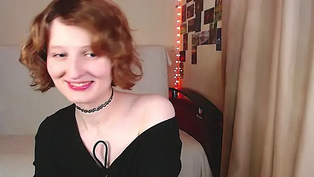 Snapshot of c0ralynx chatting on October 22, 11:48 am c0ralynx online show from October 22, 11:48 am