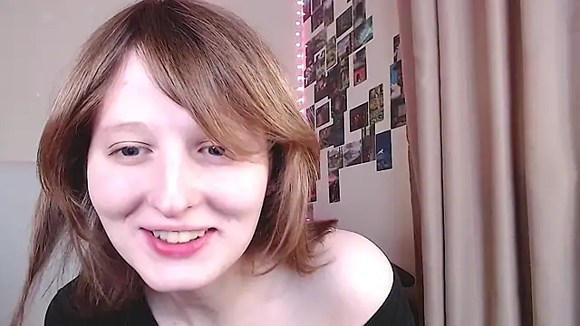 Snapshot of c0ralynx chatting on October 3, 6:29 am c0ralynx online show from October 3, 6:29 am