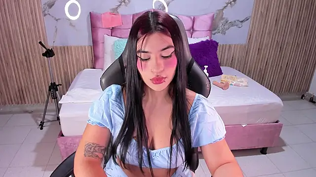 Nicolee19 online show from January 19, 11:06 am