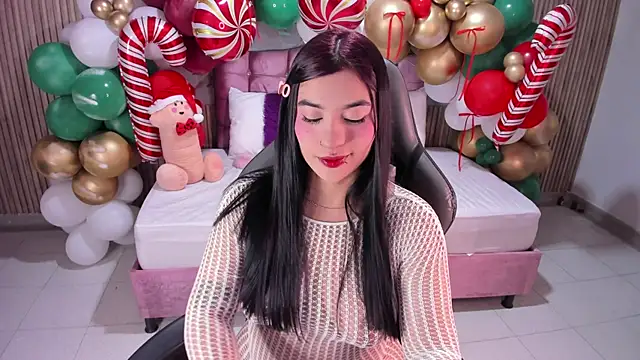 Nicolee19 online show from December 22, 6:44 pm