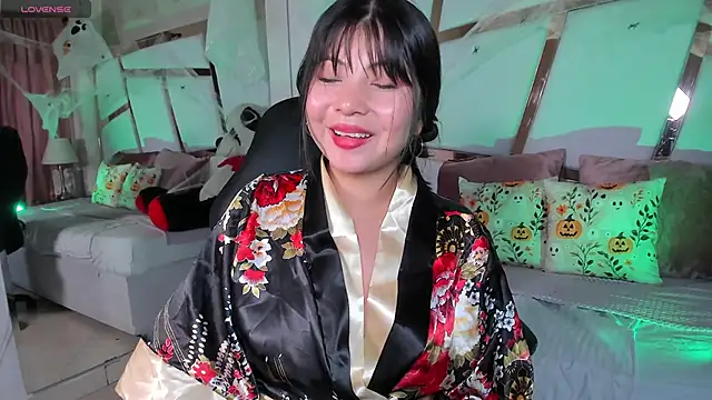 Snapshot of abby_roux chatting on November 1, 4:38 am abby roux online show from November 1, 4:38 am