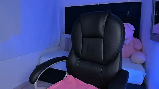 Snapshot of abby_roux chatting on September 20, 3:27 am abby roux online show from September 20, 3:27 am