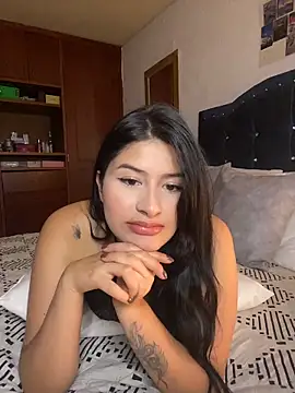 andrea gomes  online show from March 16, 9:02 am