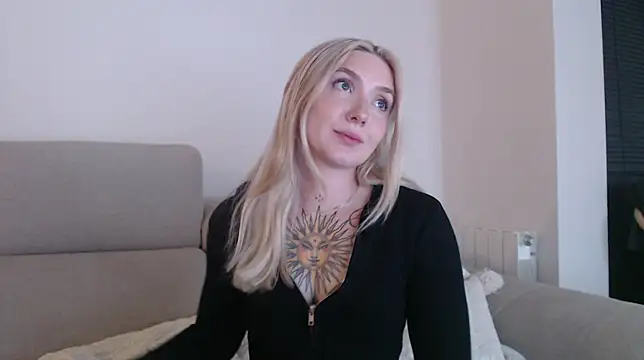 Snapshot of tattoobbgirl chatting on October 15, 6:43 pm tattoobbgirl online show from October 15, 6:43 pm