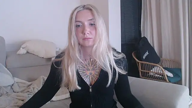 Snapshot of tattoobbgirl chatting on October 25, 5:42 pm tattoobbgirl online show from October 25, 5:42 pm