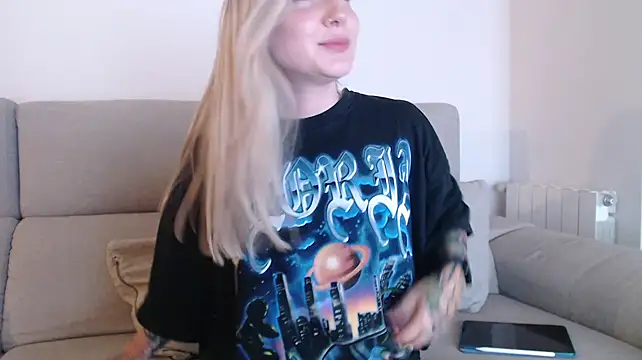 Snapshot of tattoobbgirl chatting on October 2, 6:02 pm tattoobbgirl online show from October 2, 6:02 pm