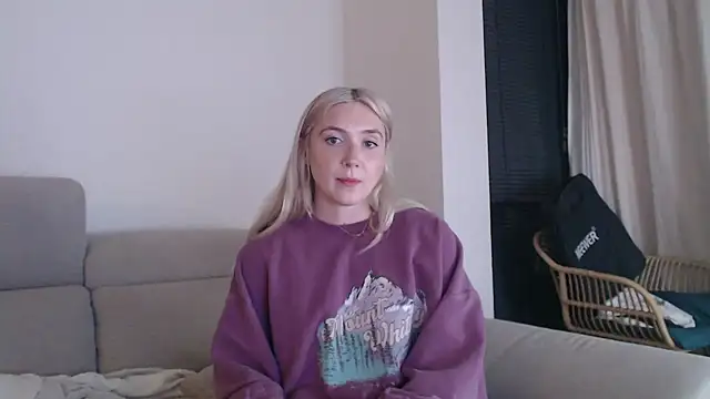 Snapshot of tattoobbgirl chatting on October 18, 7:04 pm tattoobbgirl online show from October 18, 7:04 pm