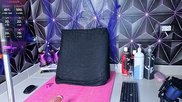 Snapshot of Megann_9 chatting on October 26, 12:33 pm Megann 9 online show from October 26, 12:33 pm