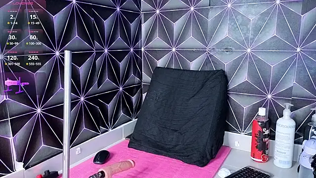 Snapshot of Megann_9 chatting on October 30, 12:17 pm Megann 9 online show from October 30, 12:17 pm