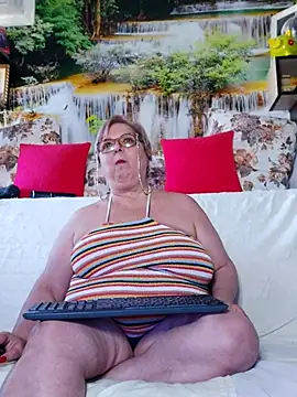 Snapshot of QueenPammy1 chatting on September 19, 10:58 am QueenPammy1 online show from September 19, 10:58 am