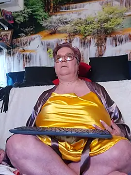 QueenPammy1 online show from April 14, 8:14 am