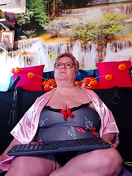 Snapshot of QueenPammy1 chatting on October 30, 12:06 pm QueenPammy1 online show from October 30, 12:06 pm