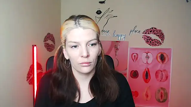 VanessaRey  online show from April 19, 4:18 pm