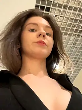 Snapshot of MilaBee chatting on October 23, 9:48 am MilaBee online show from October 23, 9:48 am