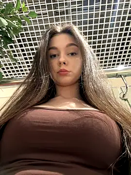 Snapshot of MilaBee chatting on September 30, 9:15 am MilaBee online show from September 30, 9:15 am