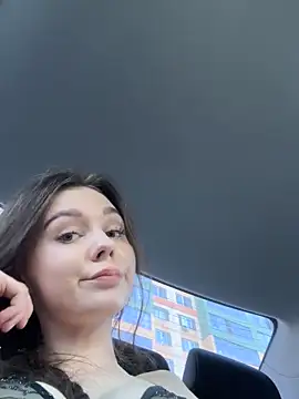 Snapshot of MilaBee chatting on September 20, 10:35 am MilaBee online show from September 20, 10:35 am