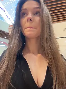 Snapshot of MilaBee chatting on October 13, 9:01 am MilaBee online show from October 13, 9:01 am