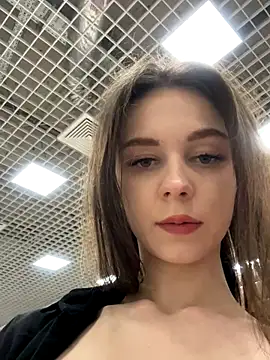 Snapshot of MilaBee chatting on November 1, 10:08 am MilaBee online show from November 1, 10:08 am