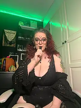 Snapshot of Ms_Lunar-Lust chatting on October 31, 11:42 pm Ms Lunar-Lust online show from October 31, 11:42 pm