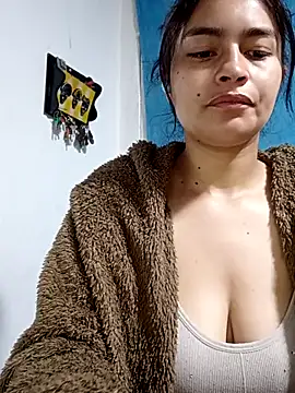 Snapshot of AlanaHotxx chatting on October 4, 7:14 am AlanaHotxx online show from October 4, 7:14 am